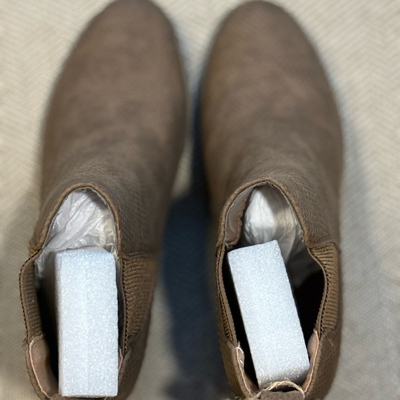 Seven7 Harper Oak ankle boots size 8 NWOT NIB 2”heel - Picture 7 of 12